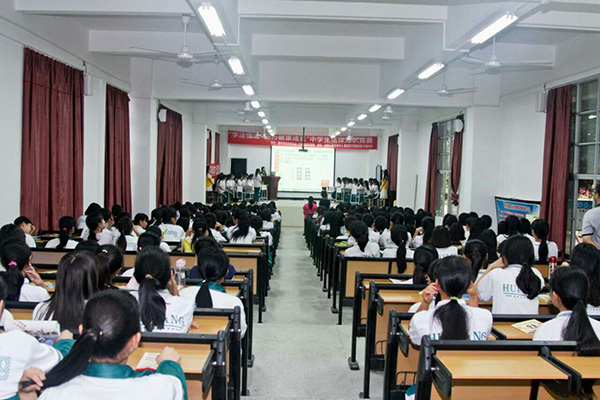 學法懂法，助力健康成長”少女法律知識競賽在平潭中學舉行