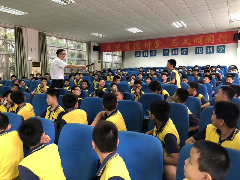 光彩小學六年級青春期性心理課2.jpg